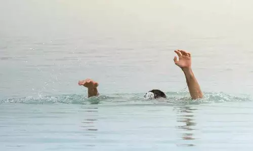 Sarpanapalli lake में नाव पलटने से दो महिलाओं की मौत, दो की हालत गंभीर Sarpanapalli lake में नाव पलटने से दो महिलाओं की मौत, दो की हालत गंभीर