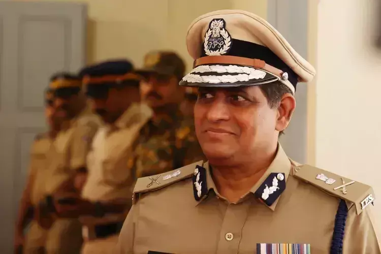 DGP रावड़ा चंद्रशेखर ने सोशल मीडिया आचरण पर पहला परिपत्र जारी किया DGP रावड़ा चंद्रशेखर ने सोशल मीडिया आचरण पर पहला परिपत्र जारी किया
