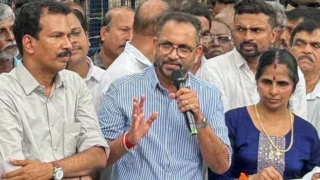 Kerala: सीएम की विदेश यात्रा पर उठे सवाल, दुबई स्टे को लेकर विपक्ष का निशाना