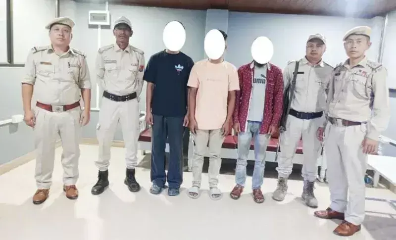 Manipur पुलिस ने इंफाल में तीन वाहन चोरों को गिरफ्तार किया; चार चोरी की गाड़ियां बरामद Manipur पुलिस ने इंफाल में तीन वाहन चोरों को गिरफ्तार किया; चार चोरी की गाड़ियां बरामद