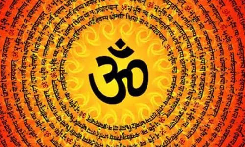 Gayatri Mantra के नियमित जप से मिलती है मानसिक शांति और ऊर्जा