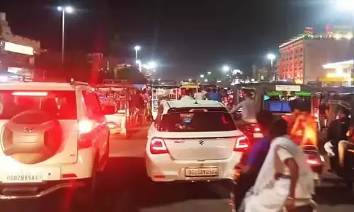 Puri : सुना बेशा के दौरान भारी भीड़, पुलिस ने यातायात अलर्ट जारी किया Puri : सुना बेशा के दौरान भारी भीड़, पुलिस ने यातायात अलर्ट जारी किया