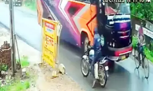 बस ड्राइवर की लापरवाही, बुजुर्ग की मौत