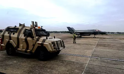 वो आ गए...F-35B फाइटर जेट की मरम्मत के लिए भारत के एयरपोर्ट पहुंची यूके की इंजीनियरिंग टीम
