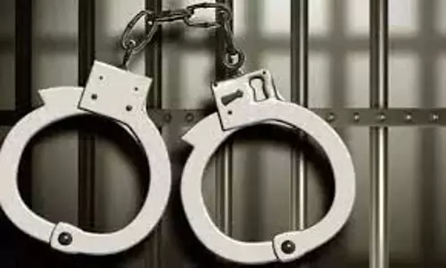 AU इंजीनियरिंग कॉलेज कैंपस के पास कोकीन के साथ 2 लोग पकड़े गए AU इंजीनियरिंग कॉलेज कैंपस के पास कोकीन के साथ 2 लोग पकड़े गए