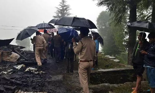 Sirmaur में हत्या की कोशिश और सरकारी संपत्ति को नुकसान पहुंचाने के आरोप में लकड़ी तस्कर गिरफ्तार Sirmaur में हत्या की कोशिश और सरकारी संपत्ति को नुकसान पहुंचाने के आरोप में लकड़ी तस्कर गिरफ्तार