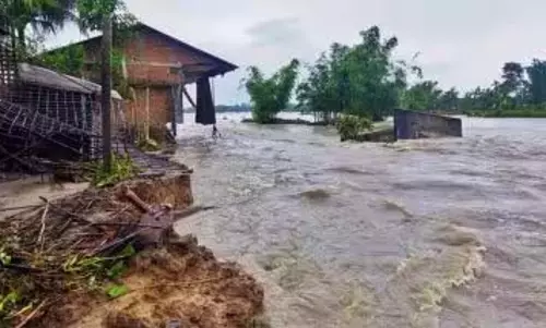 झांजी तटबंध टूटने से जोरहाट में बाढ़, टिओक और मरियानी जलमग्न