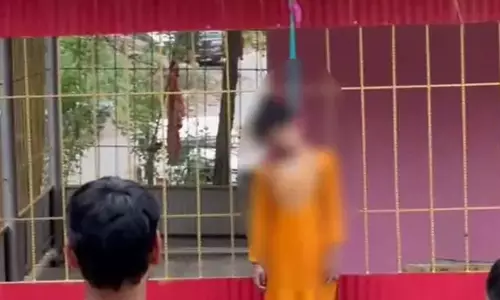 Mandi: मंदिर में लटका मिला महिला का शव, फैली सनसनी