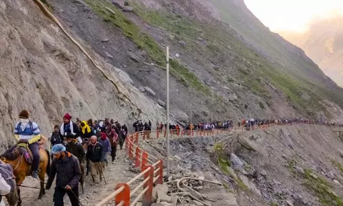 6,900 अमरनाथ तीर्थयात्री Jammu आधार शिविर से कश्मीर के लिए रवाना हुए