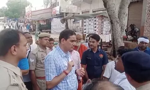 होमगार्ड ने जिलाधिकारी और SSP को ले जा रहे ई-रिक्शा को रोका, फिर...