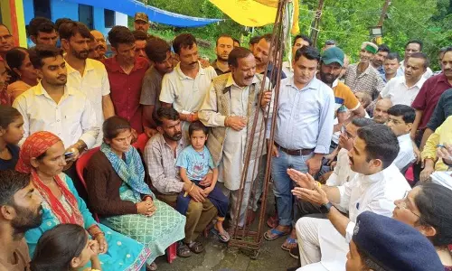 बाढ़ प्रभावित सेराज, नाचन में सड़कें बहाल करने के लिए युद्धस्तर पर काम चल रहा: PWD मंत्री बाढ़ प्रभावित सेराज, नाचन में सड़कें बहाल करने के लिए युद्धस्तर पर काम चल रहा: PWD मंत्री