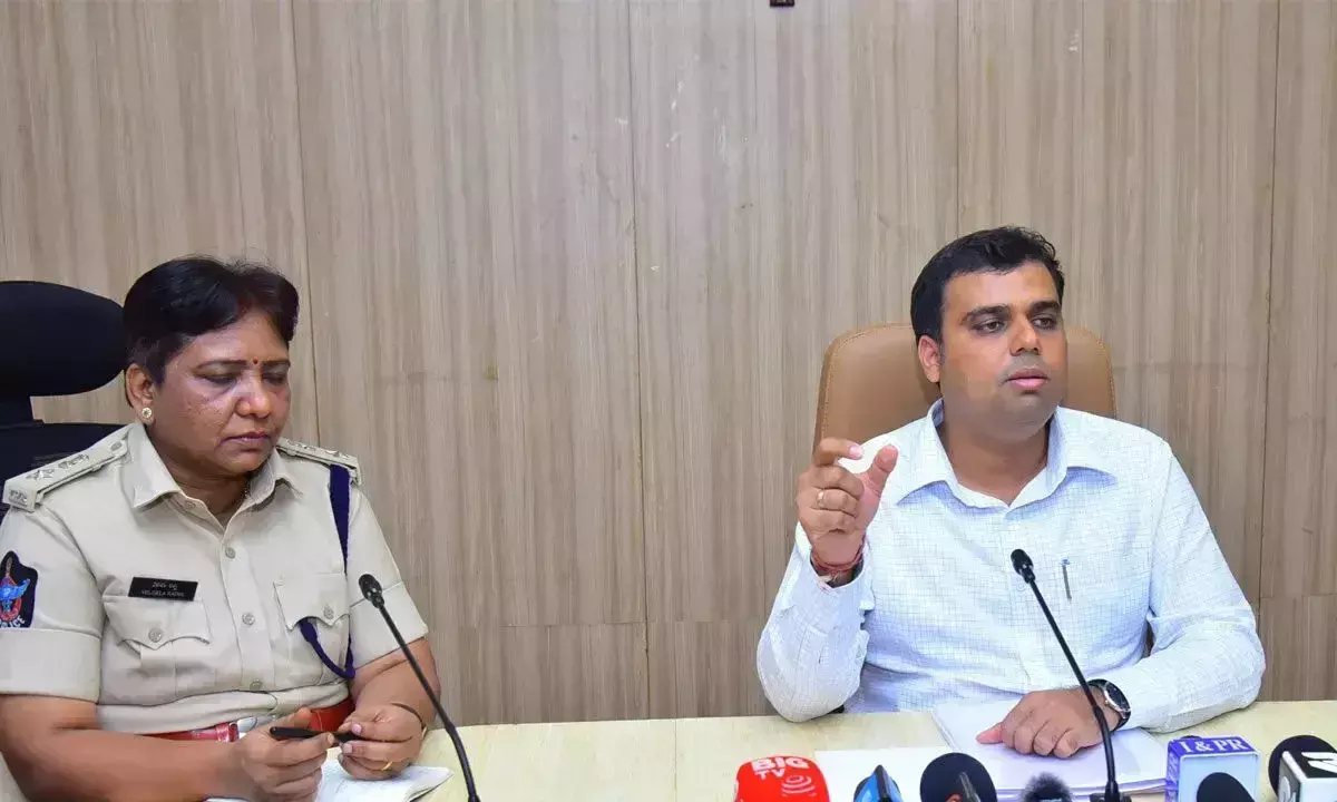 कलेक्टर ने आह्वान किया कि “आइए श्री सत्य साईं को ड्रॉपआउट मुक्त जिला बनाएं” कलेक्टर ने आह्वान किया कि “आइए श्री सत्य साईं को ड्रॉपआउट मुक्त जिला बनाएं”