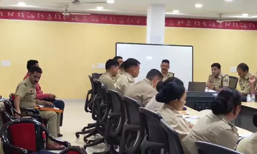 रायपुर पुलिस की बड़ी समीक्षा बैठक, SSP ने दिए कड़े निर्देश रायपुर पुलिस की बड़ी समीक्षा बैठक, SSP ने दिए कड़े निर्देश
