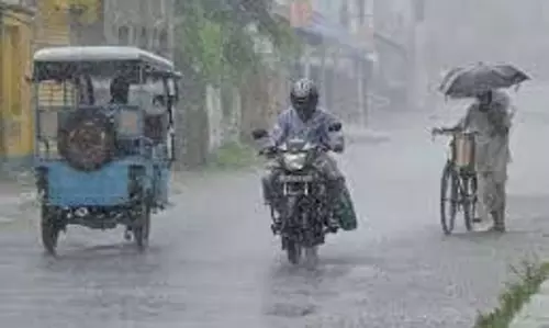 Uttar Pradesh : गरज चमक के साथ बारिश, 47 जिलों में अलर्ट जारी Uttar Pradesh : गरज चमक के साथ बारिश, 47 जिलों में अलर्ट जारी