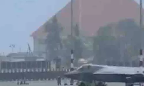 UK के F-35 jet की मरम्मत के लिए रॉयल नेवी की टीम तिरुवनंतपुरम पहुंची, विमान को हैंगर में शिफ्ट किया गया