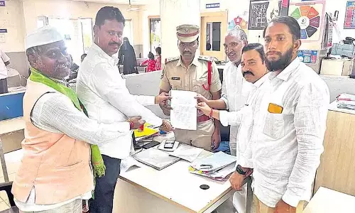 हम केसीआर के खिलाफ निराधार आरोपों को बर्दाश्त नहीं करेंगे हम केसीआर के खिलाफ निराधार आरोपों को बर्दाश्त नहीं करेंगे