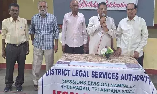 बुजुर्गों को साइबर धोखाधड़ी से सावधान रहना चाहिए