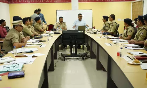 IG अमरेश मिश्रा ने ली समीक्षा बैठक, कानून व्यवस्था और नशे के खिलाफ सख्त निर्देश IG अमरेश मिश्रा ने ली समीक्षा बैठक, कानून व्यवस्था और नशे के खिलाफ सख्त निर्देश