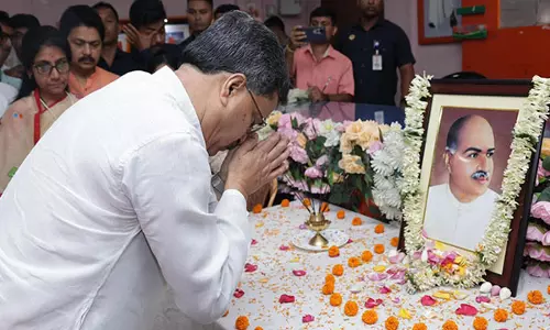 Chief Minister माणिक साहा ने श्यामा प्रसाद मुखर्जी को उनकी 125वीं जयंती पर श्रद्धांजलि अर्पित की