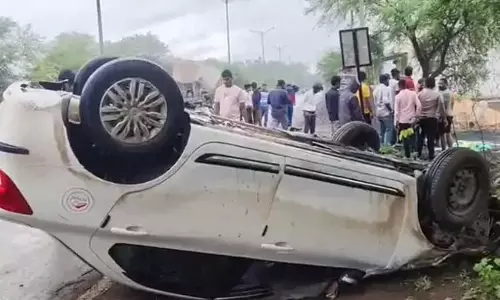तेज रफ्तार कार की टक्कर से बुजुर्ग महिला की मौत, चालक फरार तेज रफ्तार कार की टक्कर से बुजुर्ग महिला की मौत, चालक फरार