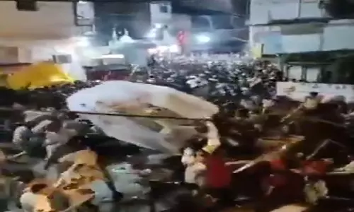 BIG BREAKING: मोहर्रम जुलूस के दौरान बवाल, पुलिस ने किया लाठीचार्ज