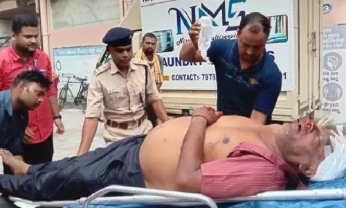 Suna Besha: पुरी में राधाबल्लव मठ से गिरा भक्त, गंभीर रूप से घायल
