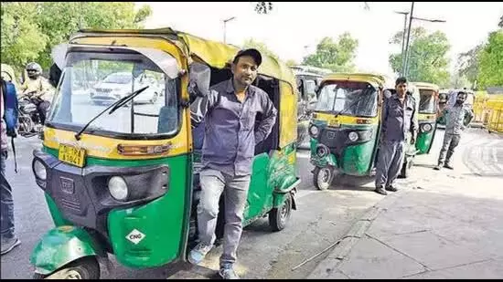Delhi : ऑटो और टैक्सी चालकों ने सुप्रीम कोर्ट में लगाई गुहार Delhi : ऑटो और टैक्सी चालकों ने सुप्रीम कोर्ट में लगाई गुहार