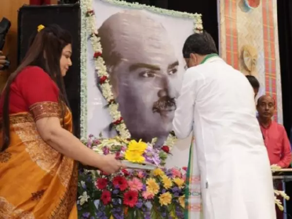 CM Saha ने श्यामा प्रसाद मुखर्जी के सम्मान में 2 पुरस्कारों की घोषणा की CM Saha ने श्यामा प्रसाद मुखर्जी के सम्मान में 2 पुरस्कारों की घोषणा की