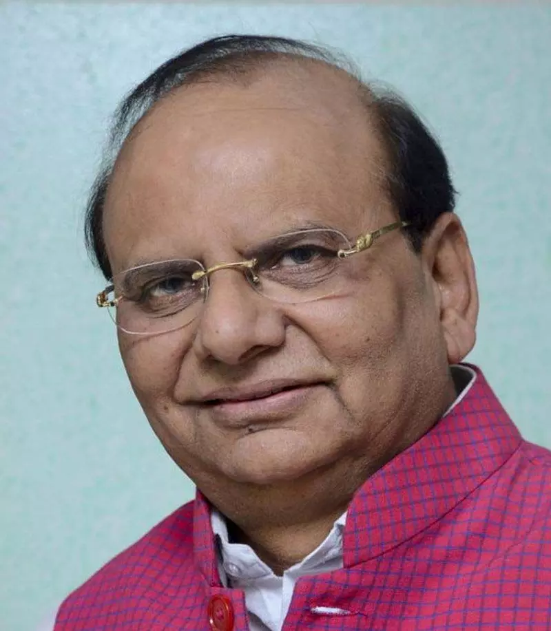 एलजी सक्सेना ने पुराने वाहनों पर प्रतिबंध पर पुनर्विचार को कहा एलजी सक्सेना ने पुराने वाहनों पर प्रतिबंध पर पुनर्विचार को कहा