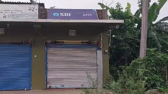 Balasore : एटीएम लूटकांड, मशीन काटकर लाखों रुपये उड़ाए Balasore : एटीएम लूटकांड, मशीन काटकर लाखों रुपये उड़ाए