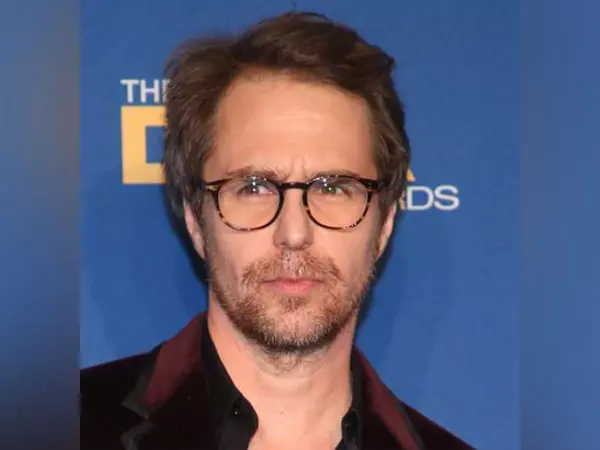 Sam Rockwell ने कहा- उन्हें लीन ऑन मी के लिए शेष चेक मिल रहे हैं, भले ही वे इसका हिस्सा न हों Sam Rockwell ने कहा- उन्हें लीन ऑन मी के लिए शेष चेक मिल रहे हैं, भले ही वे इसका हिस्सा न हों