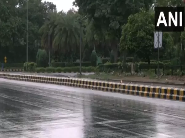Delhi के कई इलाकों में बारिश हुई, जिससे उमस भरे मौसम से राहत मिली Delhi के कई इलाकों में बारिश हुई, जिससे उमस भरे मौसम से राहत मिली