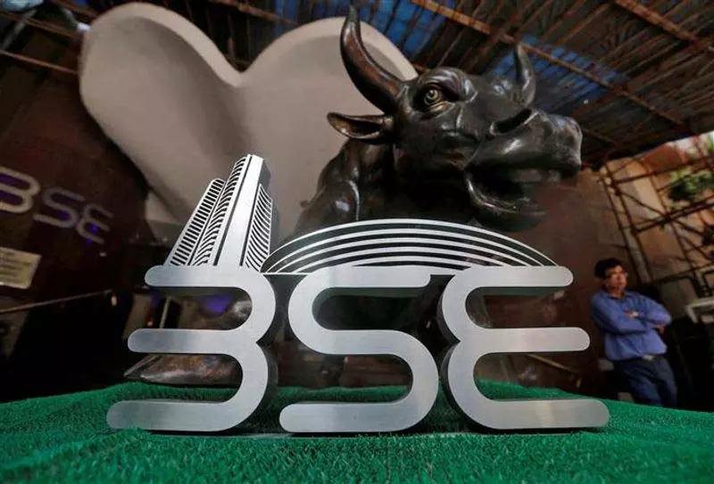 शीर्ष 6 कंपनियों का एमकैप 70,000 करोड़ घटा, HDFC और ICICI बैंक को सबसे बड़ा नुकसान शीर्ष 6 कंपनियों का एमकैप 70,000 करोड़ घटा, HDFC और ICICI बैंक को सबसे बड़ा नुकसान