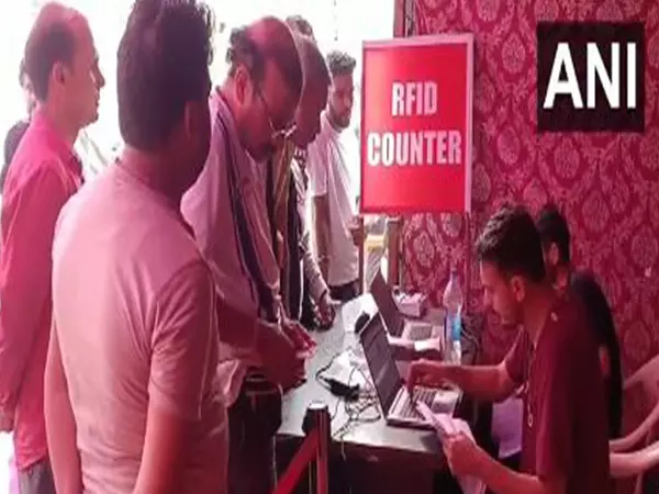 अमरनाथ यात्रा पर जाने वाले तीर्थयात्रियों की आवाजाही पर नज़र रखने के लिए RFID काउंटर स्थापित किए गए अमरनाथ यात्रा पर जाने वाले तीर्थयात्रियों की आवाजाही पर नज़र रखने के लिए RFID काउंटर स्थापित किए गए
