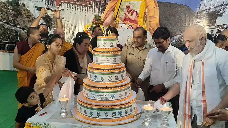 दलाई लामा विश्व में शांति के दूत हैं: Lakshmipriya दलाई लामा विश्व में शांति के दूत हैं: Lakshmipriya
