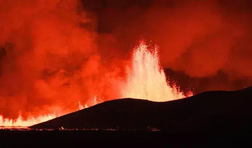 Indonesia का माउंट लेवोटोबी लाकी लाकी ज्वालामुखी फट गया Indonesia का माउंट लेवोटोबी लाकी लाकी ज्वालामुखी फट गया