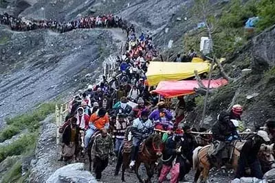 चार दिनों में करीब 70,000 श्रद्धालुओं ने की अमरनाथ यात्रा चार दिनों में करीब 70,000 श्रद्धालुओं ने की अमरनाथ यात्रा