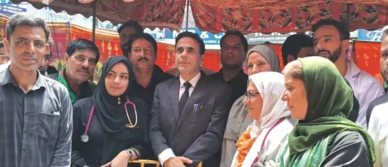 आशूरा पर SKIMS ने आलमगिरी बाजार में चिकित्सा व रक्तदान शिविर लगाया आशूरा पर SKIMS ने आलमगिरी बाजार में चिकित्सा व रक्तदान शिविर लगाया