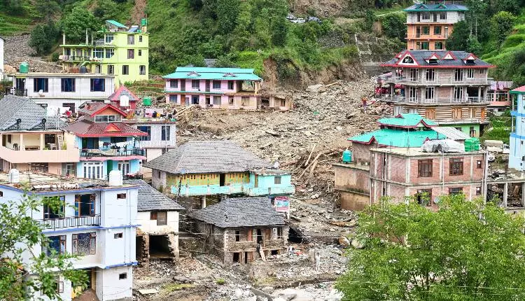 Uttarakhand के चार जिलों में लैंडस्लाइड अलर्ट, भारी बारिश की संभावना बनी Uttarakhand के चार जिलों में लैंडस्लाइड अलर्ट, भारी बारिश की संभावना बनी