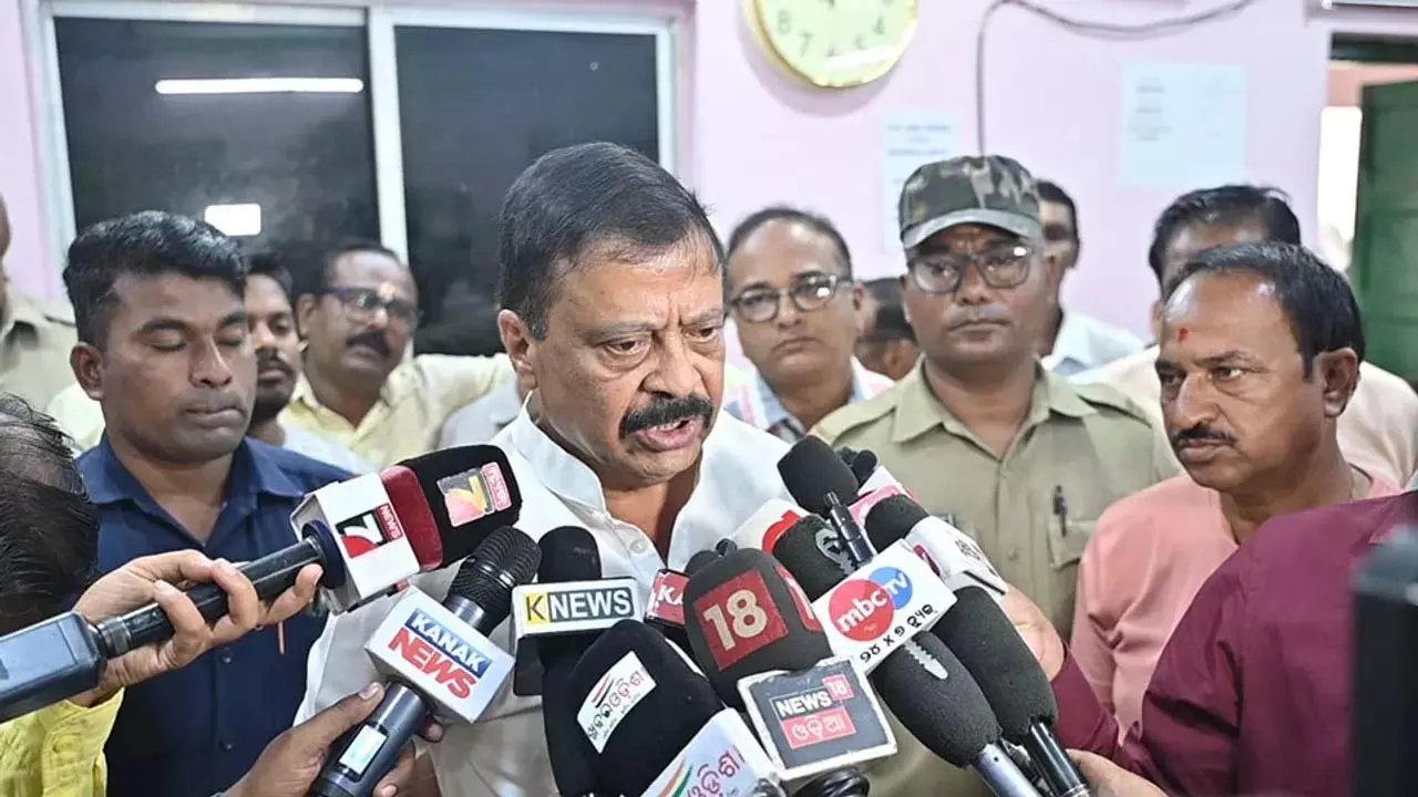 भारी बारिश के बावजूद ओडिशा में बाढ़ का कोई खतरा नहीं: Revenue Minister भारी बारिश के बावजूद ओडिशा में बाढ़ का कोई खतरा नहीं: Revenue Minister