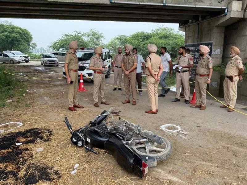 Shahkot में मुठभेड़ में 2 गैंगस्टर घायल, ड्रग्स, हथियार बरामद Shahkot में मुठभेड़ में 2 गैंगस्टर घायल, ड्रग्स, हथियार बरामद