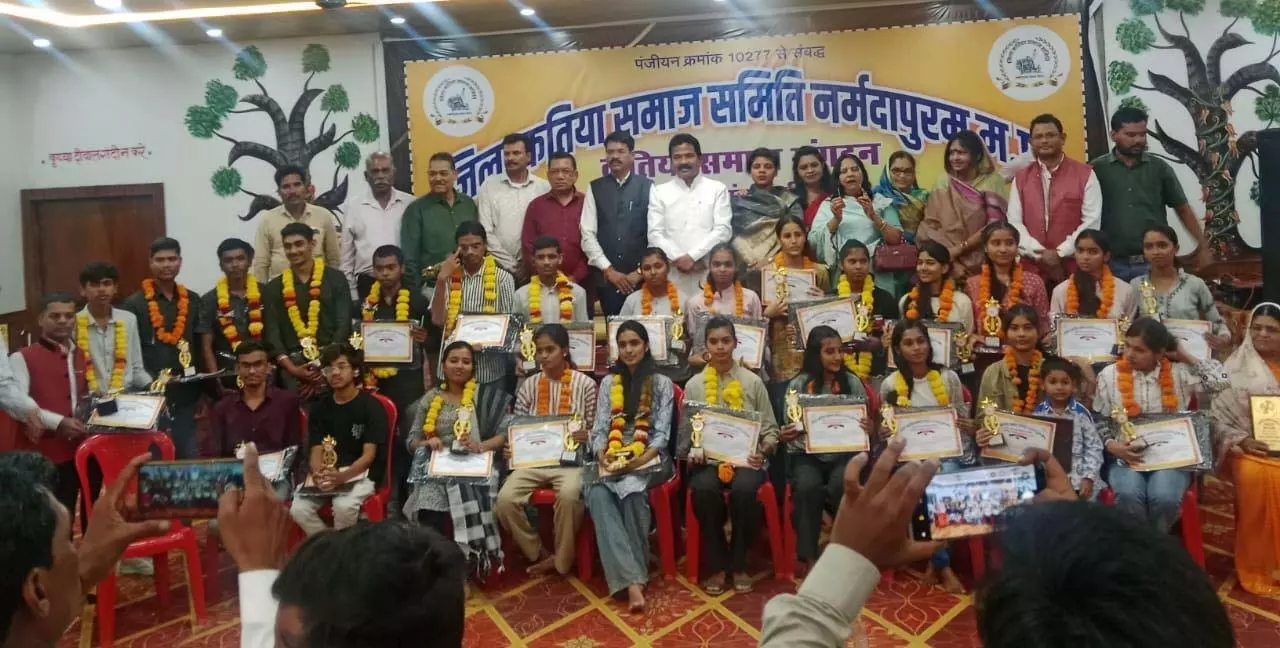 पिपरिया में जिला स्तरीय प्रतिभा सम्मान समारोह का हुआ आयोजन पिपरिया में जिला स्तरीय प्रतिभा सम्मान समारोह का हुआ आयोजन