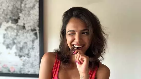 Shreya Pilgaonkar : चॉकलेट पर बयान, ‘यह मेरे लिए मूड बूस्टर है’ Shreya Pilgaonkar : चॉकलेट पर बयान, ‘यह मेरे लिए मूड बूस्टर है’