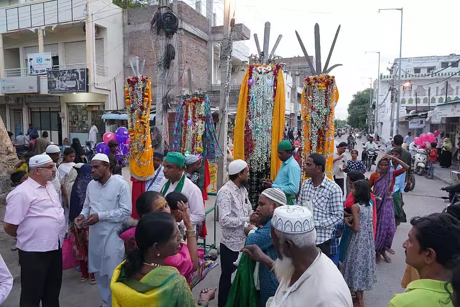 श्रद्धापूर्वक मनाया गया मुहर्रम; हिंदू-मुस्लिम एकता का प्रतीक श्रद्धापूर्वक मनाया गया मुहर्रम; हिंदू-मुस्लिम एकता का प्रतीक