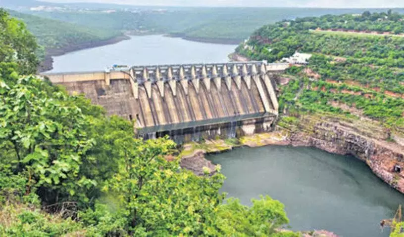 सिंचाई विशेषज्ञ ने Srisailam बांध का निरीक्षण किया, शिखर द्वार बदलने की सिफारिश की सिंचाई विशेषज्ञ ने Srisailam बांध का निरीक्षण किया, शिखर द्वार बदलने की सिफारिश की