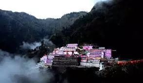 Maa Vaishno Devi : तीर्थयात्रियों को हो रही परेशानी, यात्रा हुई कठिन Maa Vaishno Devi : तीर्थयात्रियों को हो रही परेशानी, यात्रा हुई कठिन