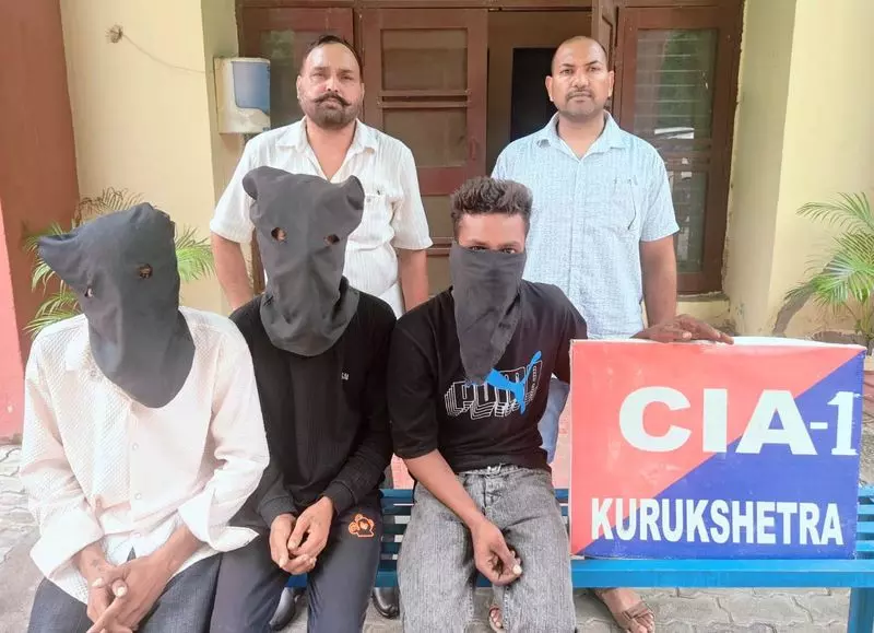 Kurukshetra : चोरी के सात मोबाइल फोन के साथ तीन गिरफ्तार Kurukshetra : चोरी के सात मोबाइल फोन के साथ तीन गिरफ्तार
