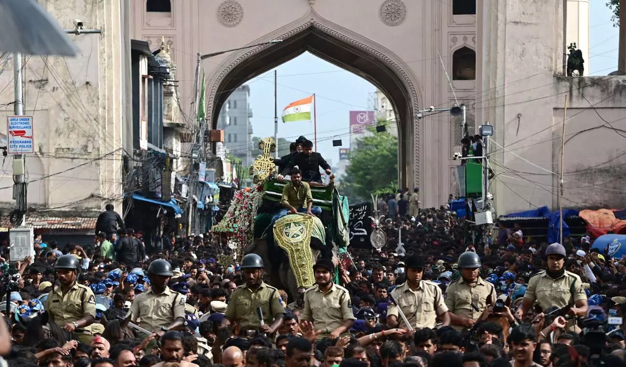 Muharram 2025: हैदराबाद में यौम-ए-आशूरा का जश्न धूमधाम से मनाया गया Muharram 2025: हैदराबाद में यौम-ए-आशूरा का जश्न धूमधाम से मनाया गया