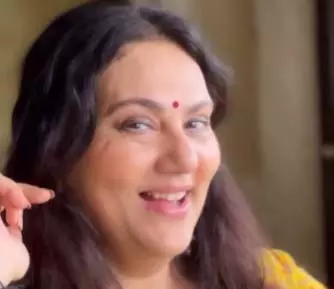 झुमका गिरा रे गाने पर दीपिका चिखलिया का डांस, फैंस भी लुटा रहे प्यार झुमका गिरा रे गाने पर दीपिका चिखलिया का डांस, फैंस भी लुटा रहे प्यार