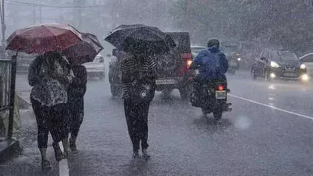 Kerala: बारिश का अलर्ट जारी, दो जिलों में लोगों को सावधानी बरतने की सलाह Kerala: बारिश का अलर्ट जारी, दो जिलों में लोगों को सावधानी बरतने की सलाह